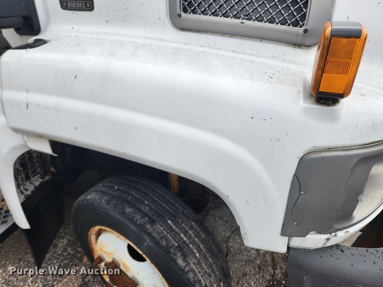 image for item JB9563 2004 GMC C5500  flatbed truck