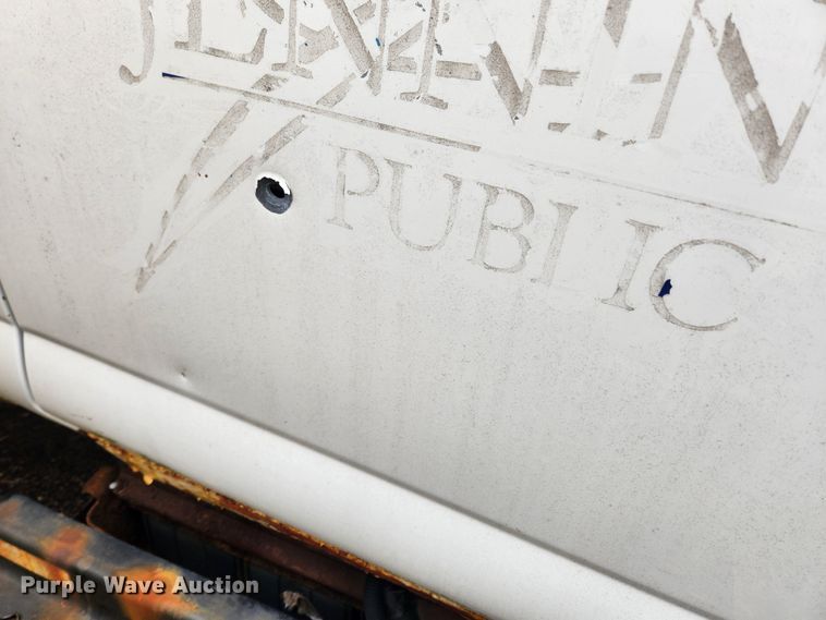 image for item JB9563 2004 GMC C5500  flatbed truck