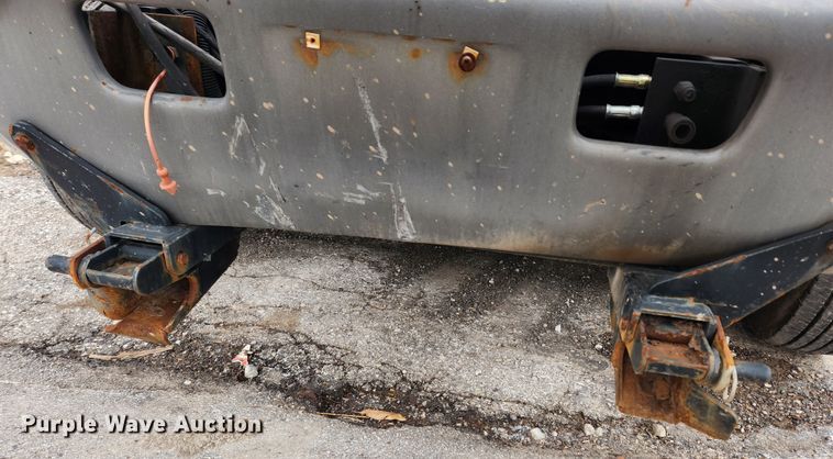 image for item JB9563 2004 GMC C5500  flatbed truck