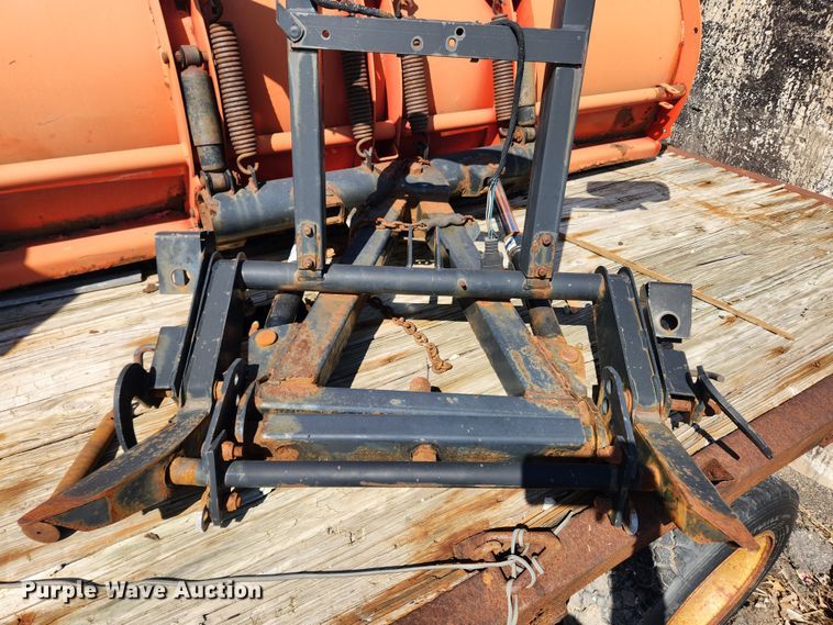 image for item JB9563 2004 GMC C5500  flatbed truck