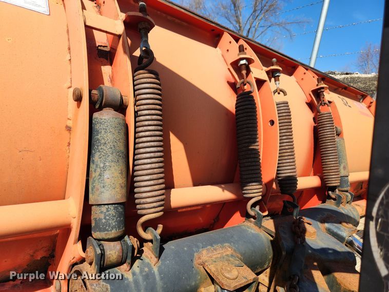 image for item JB9563 2004 GMC C5500  flatbed truck