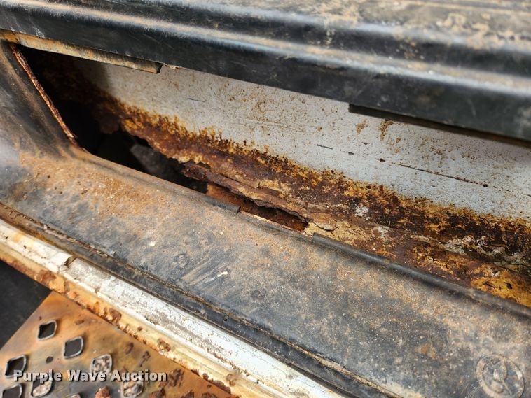 image for item JB9563 2004 GMC C5500  flatbed truck