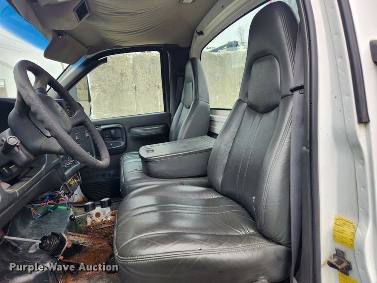 image for item JB9563 2004 GMC C5500  flatbed truck