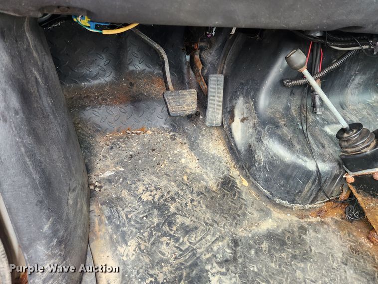 image for item JB9563 2004 GMC C5500  flatbed truck