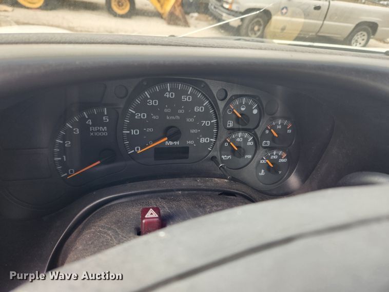 image for item JB9563 2004 GMC C5500  flatbed truck