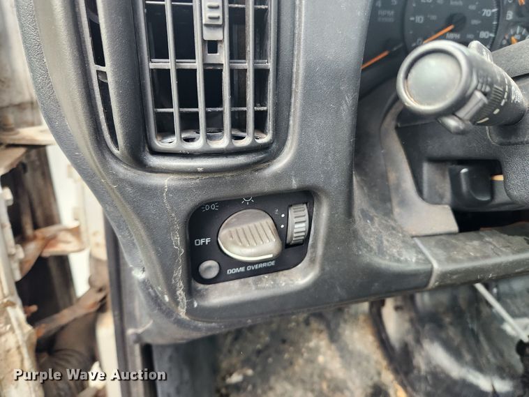 image for item JB9563 2004 GMC C5500  flatbed truck