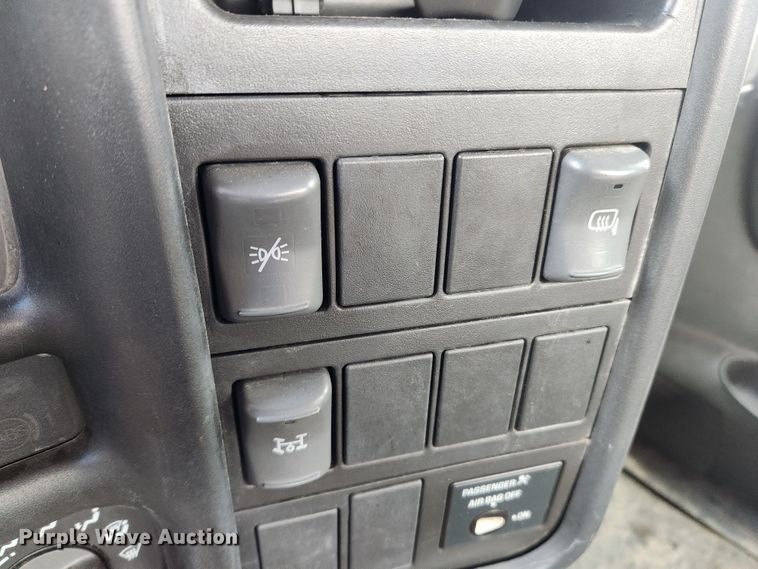 image for item JB9563 2004 GMC C5500  flatbed truck