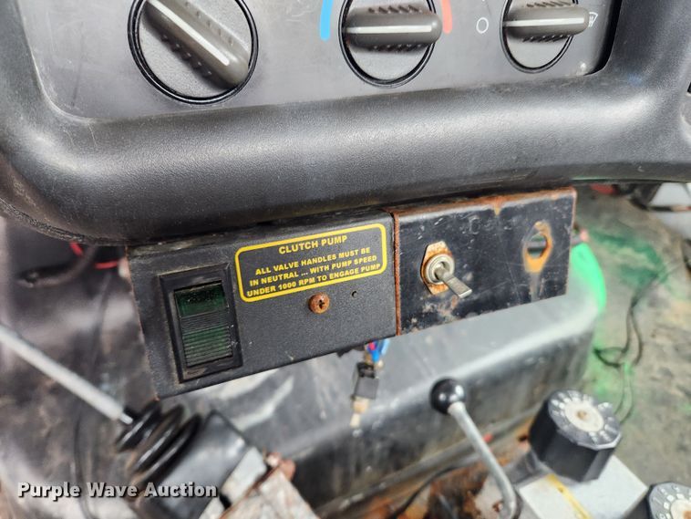 image for item JB9563 2004 GMC C5500  flatbed truck