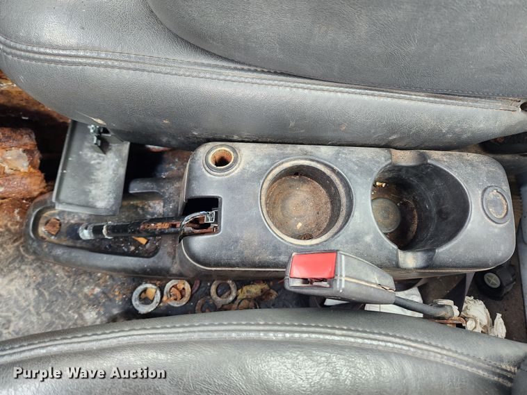 image for item JB9563 2004 GMC C5500  flatbed truck