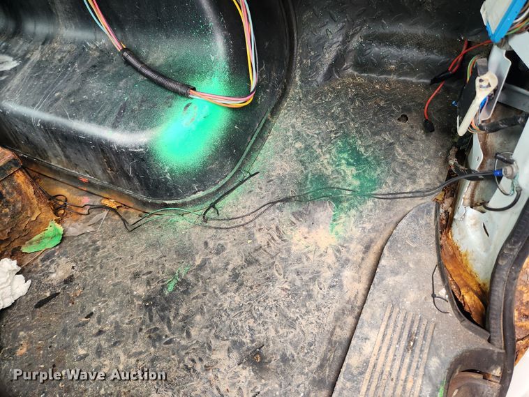 image for item JB9563 2004 GMC C5500  flatbed truck