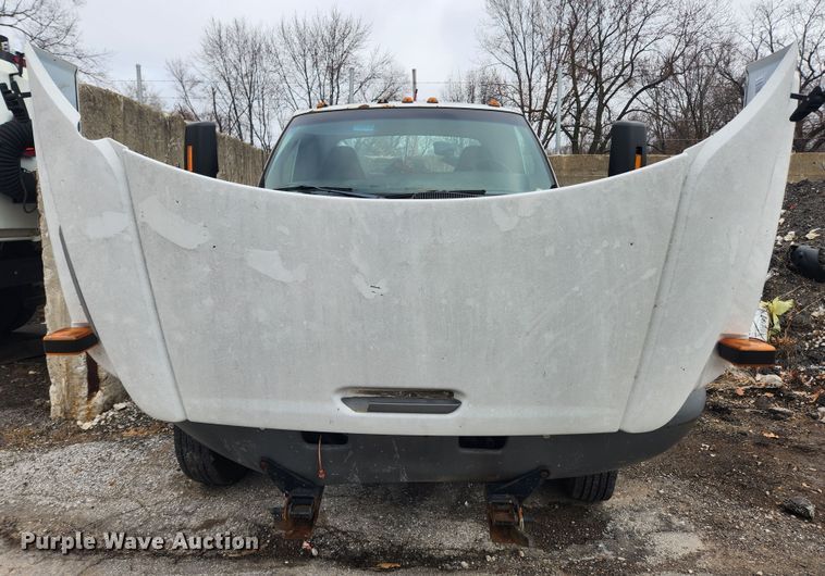 image for item JB9563 2004 GMC C5500  flatbed truck