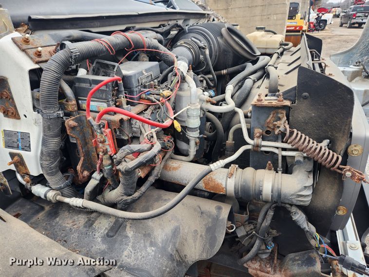 image for item JB9563 2004 GMC C5500  flatbed truck