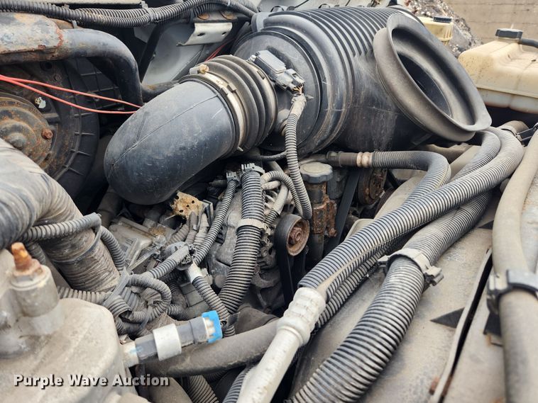 image for item JB9563 2004 GMC C5500  flatbed truck