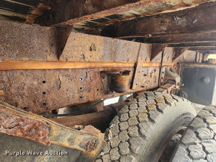 image for item JB9563 2004 GMC C5500  flatbed truck