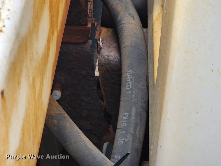 image for item JB9563 2004 GMC C5500  flatbed truck