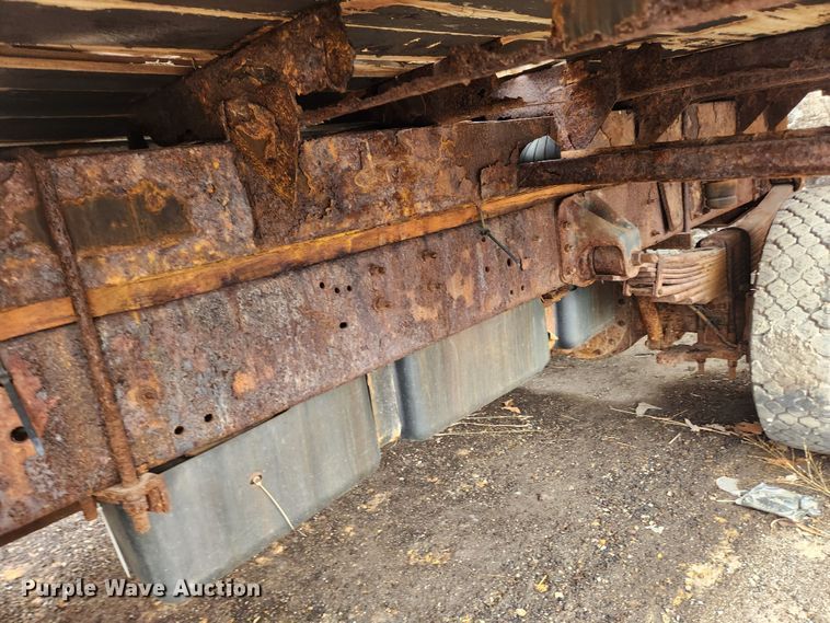 image for item JB9563 2004 GMC C5500  flatbed truck