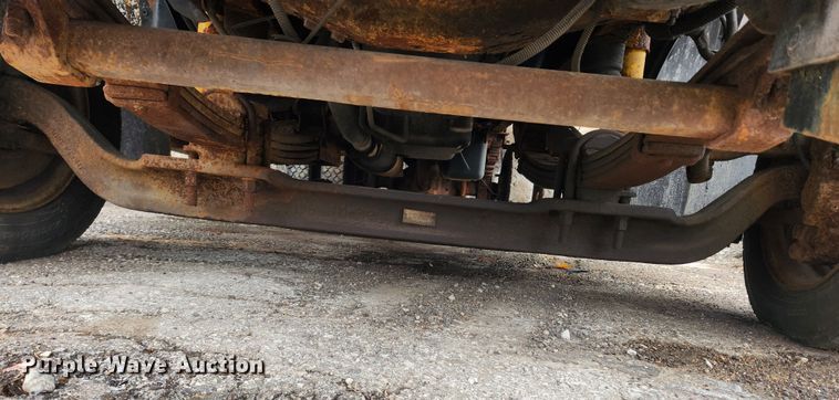 image for item JB9563 2004 GMC C5500  flatbed truck