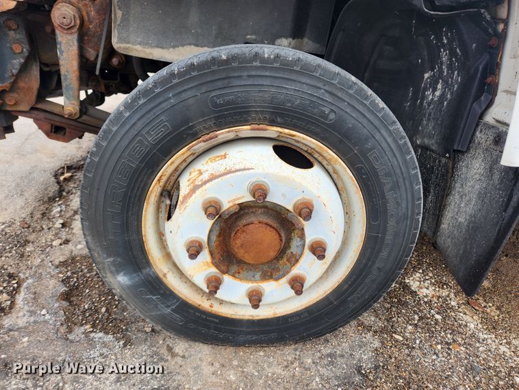 image for item JB9563 2004 GMC C5500  flatbed truck