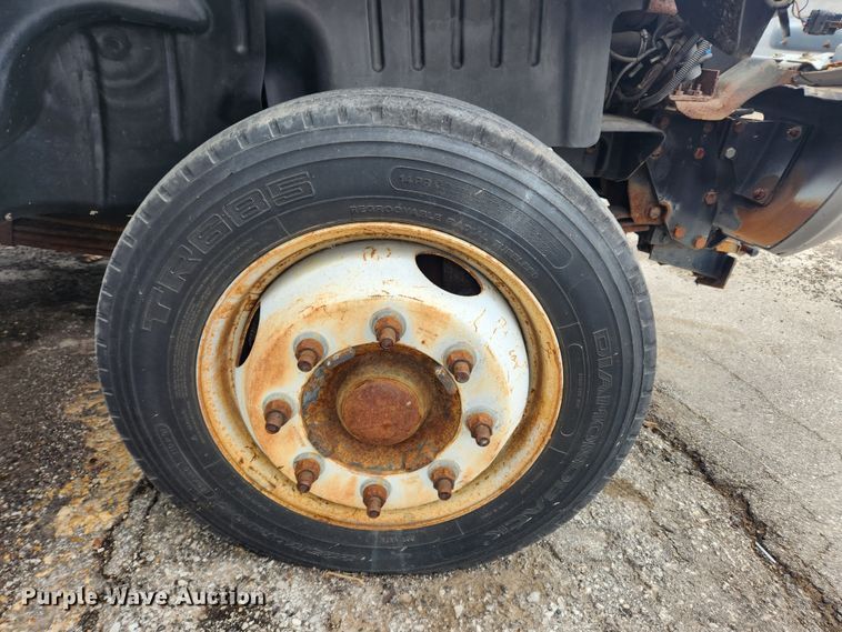 image for item JB9563 2004 GMC C5500  flatbed truck