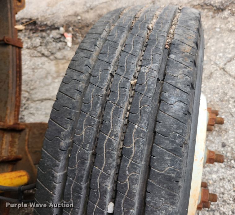 image for item JB9563 2004 GMC C5500  flatbed truck