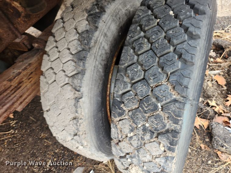 image for item JB9563 2004 GMC C5500  flatbed truck