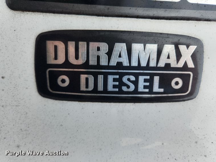 image for item JB9563 2004 GMC C5500  flatbed truck