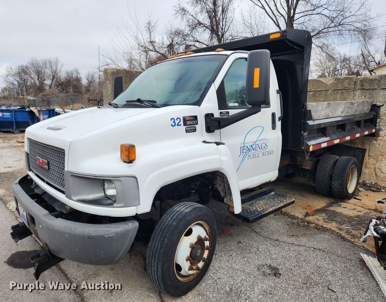 image for item JB9564 2004 GMC C5500  dump flatbed truck