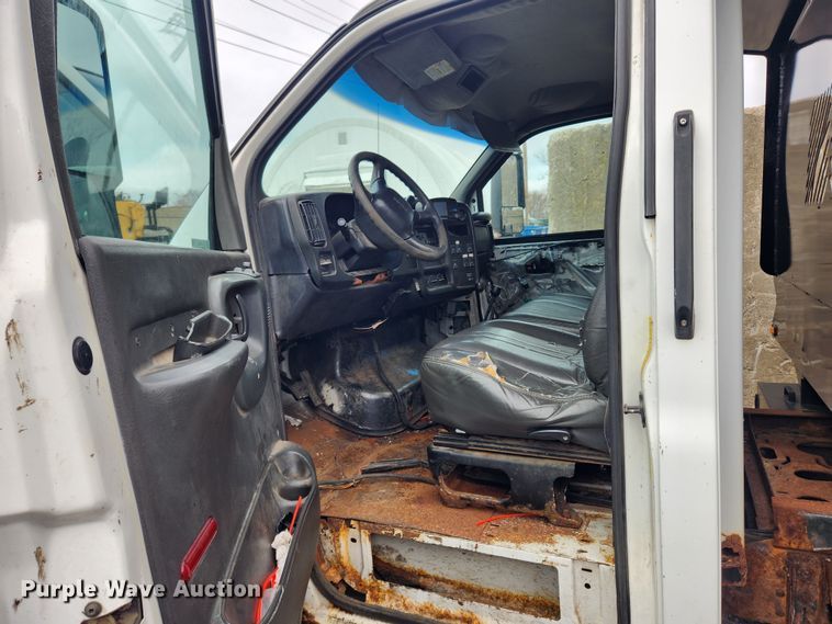 image for item JB9564 2004 GMC C5500  dump flatbed truck