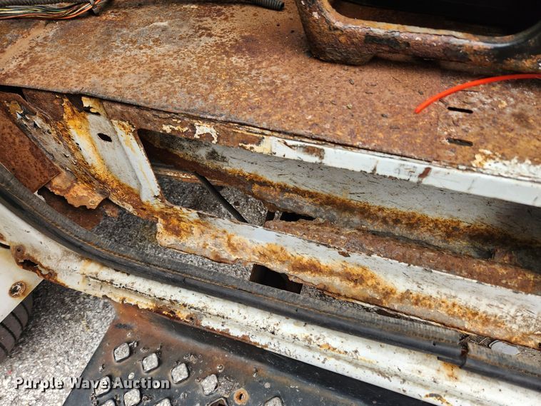 image for item JB9564 2004 GMC C5500  dump flatbed truck