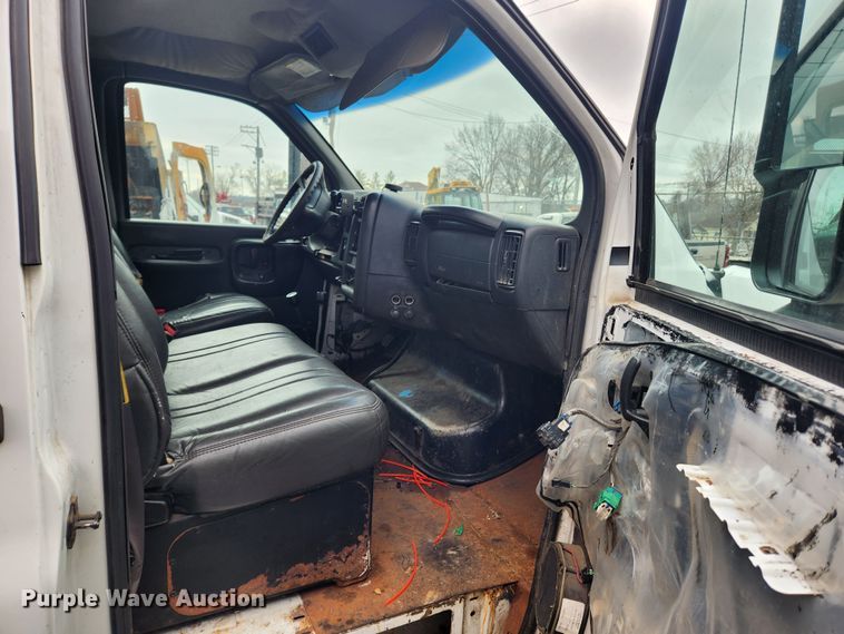 image for item JB9564 2004 GMC C5500  dump flatbed truck