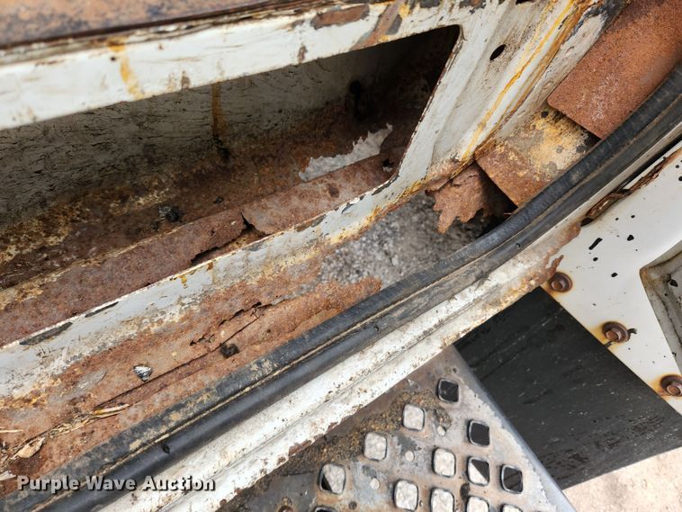 image for item JB9564 2004 GMC C5500  dump flatbed truck