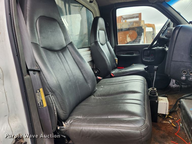 image for item JB9564 2004 GMC C5500  dump flatbed truck