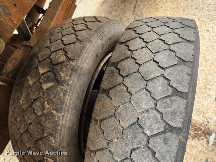 image for item JB9564 2004 GMC C5500  dump flatbed truck