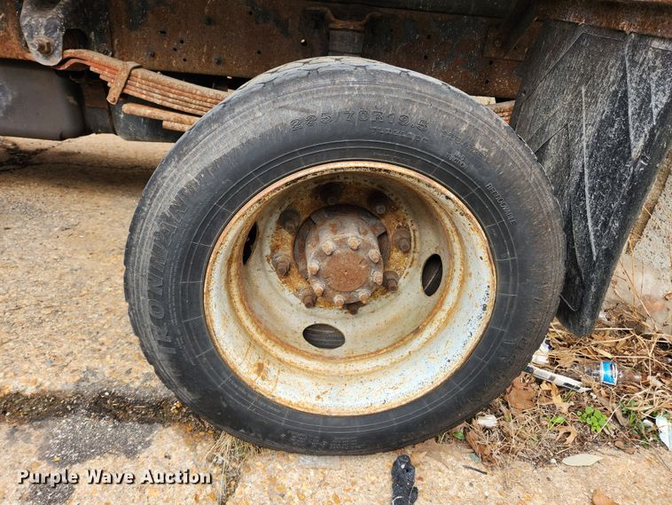 image for item JB9564 2004 GMC C5500  dump flatbed truck