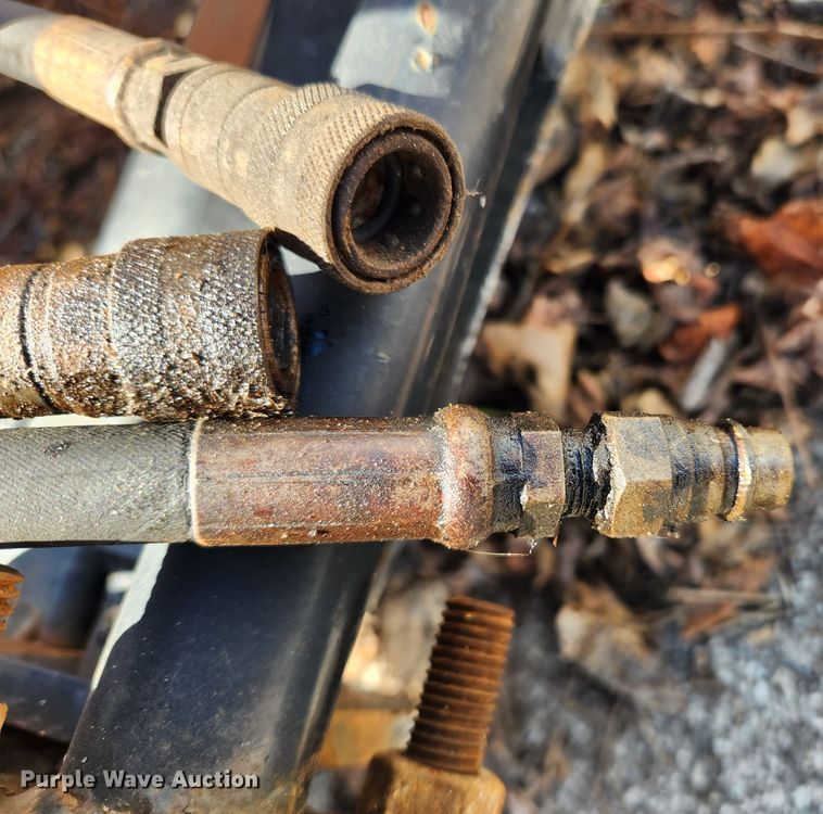 image for item JB9564 2004 GMC C5500  dump flatbed truck