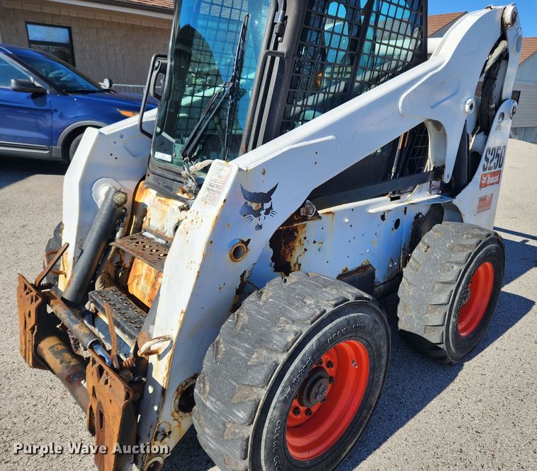 image for item JB9625 2010 Bobcat S250  skid steer loader