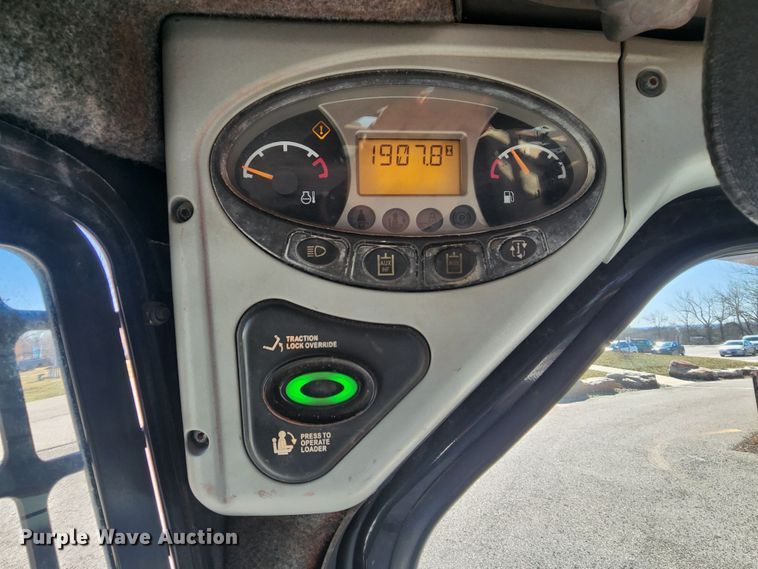 image for item JB9625 2010 Bobcat S250  skid steer loader