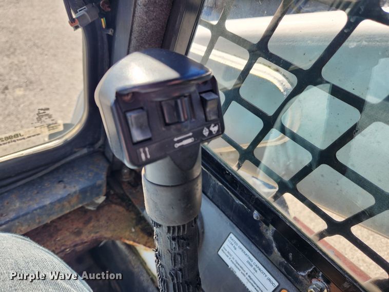 image for item JB9625 2010 Bobcat S250  skid steer loader