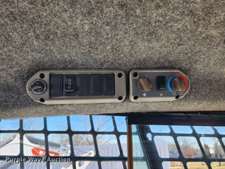 image for item JB9625 2010 Bobcat S250  skid steer loader