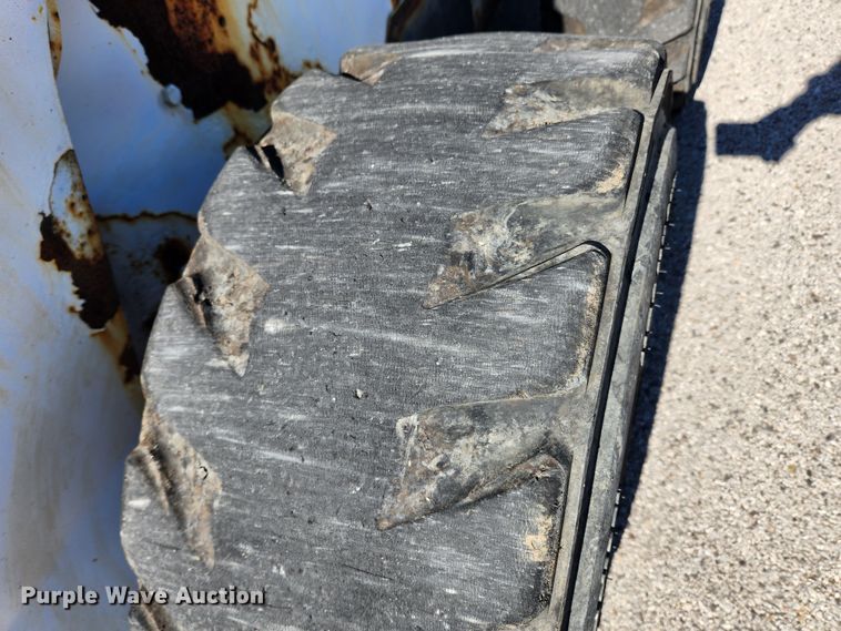 image for item JB9625 2010 Bobcat S250  skid steer loader