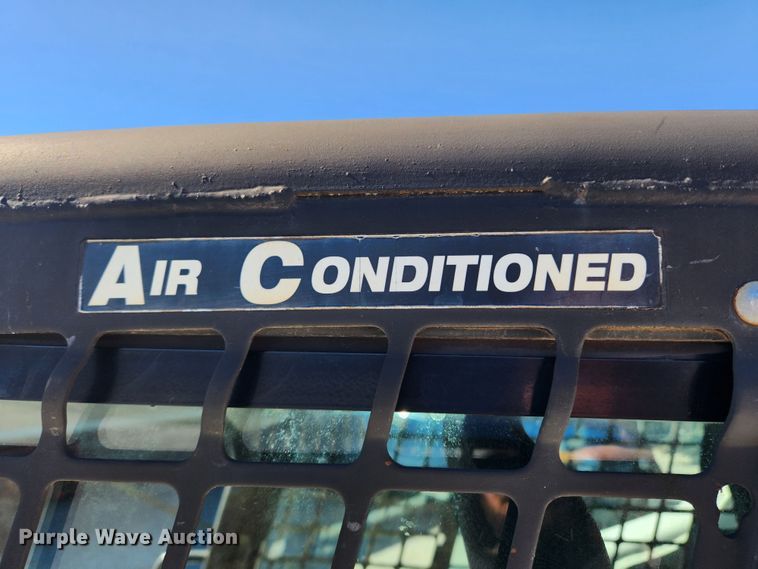 image for item JB9625 2010 Bobcat S250  skid steer loader