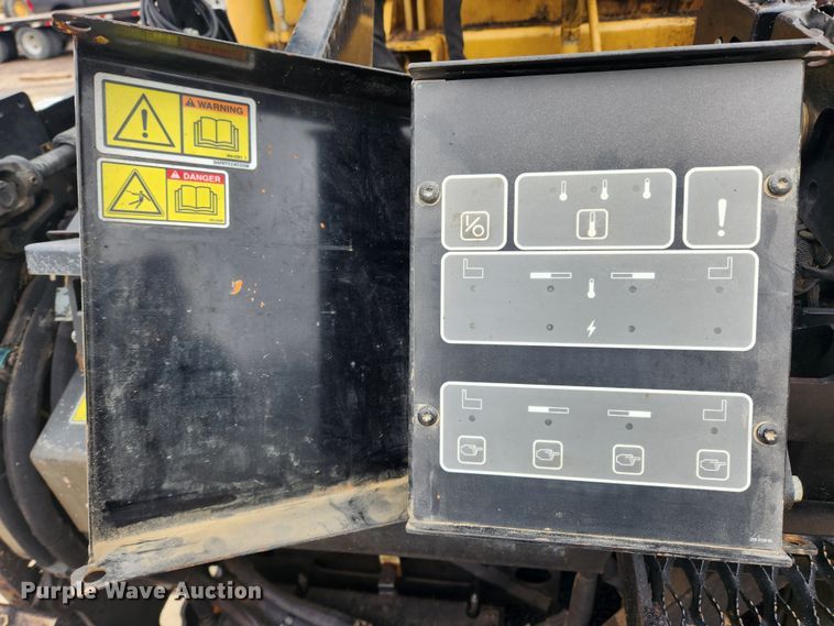 image for item JB9630 2011 Caterpillar AP555E  paver