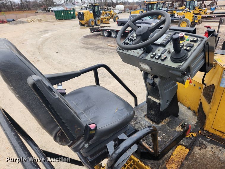 image for item JB9630 2011 Caterpillar AP555E  paver