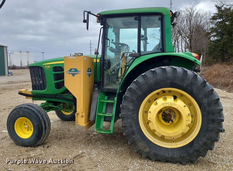 image for item JG9397 2009 John Deere 7130 Premium  tractor