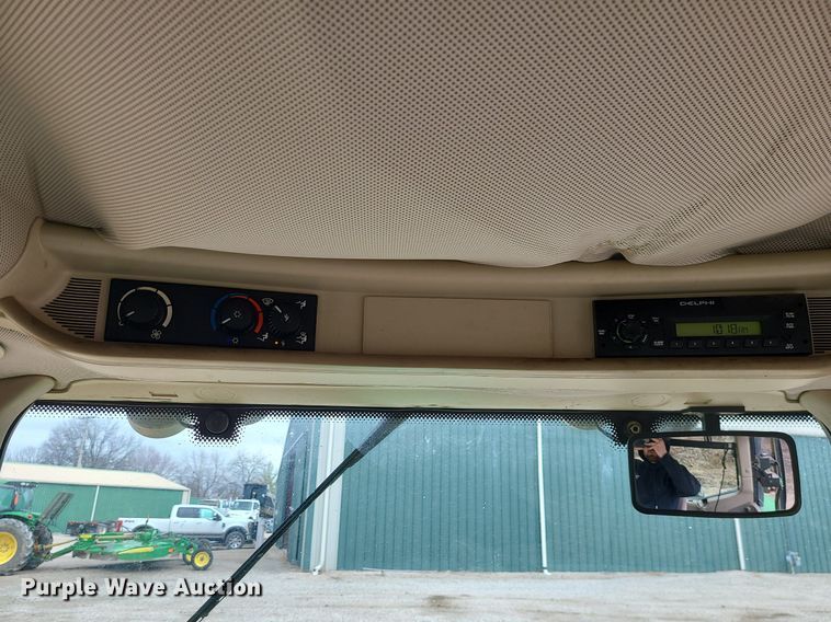 image for item JG9397 2009 John Deere 7130 Premium  tractor