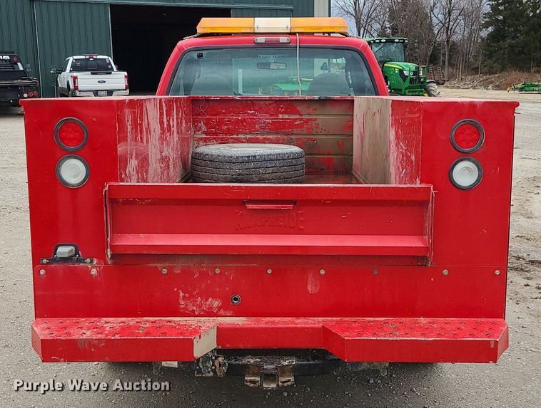 image for item JG9400 2006 Ford F250 Super Duty XL  utility bed pickup truck