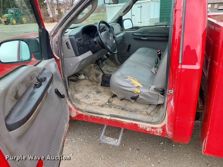 image for item JG9400 2006 Ford F250 Super Duty XL  utility bed pickup truck