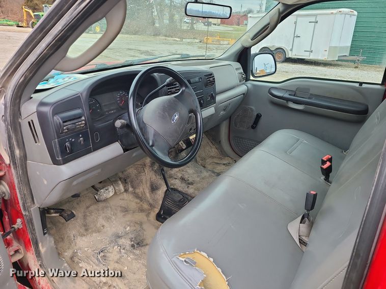 image for item JG9400 2006 Ford F250 Super Duty XL  utility bed pickup truck