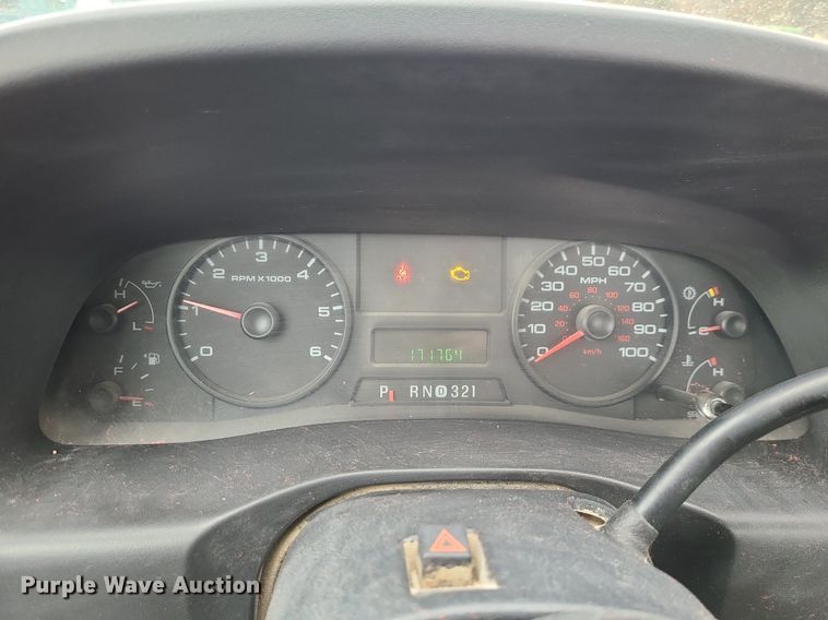 image for item JG9400 2006 Ford F250 Super Duty XL  utility bed pickup truck