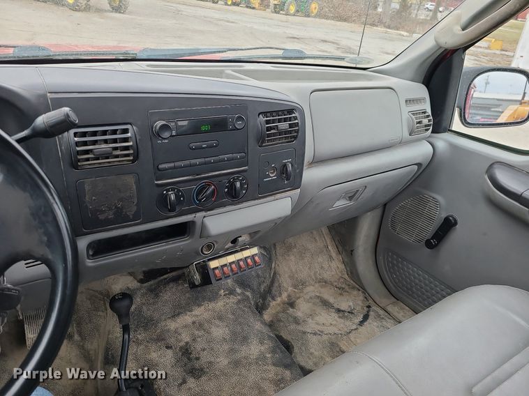 image for item JG9400 2006 Ford F250 Super Duty XL  utility bed pickup truck